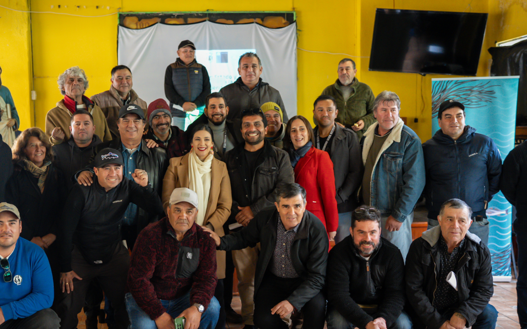 Pescadores artesanales y parlamentarios debatieron el futuro de la pesquería de jibia en Caleta El Membrillo